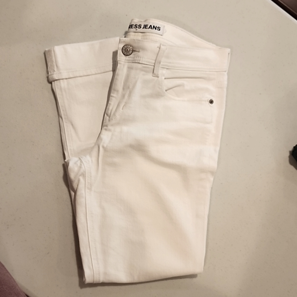 Express Jeans. Cropped. Rolled ankle. White